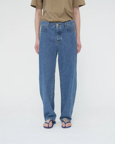 Hemp Cotton Barrel Jeans in Washed Blue