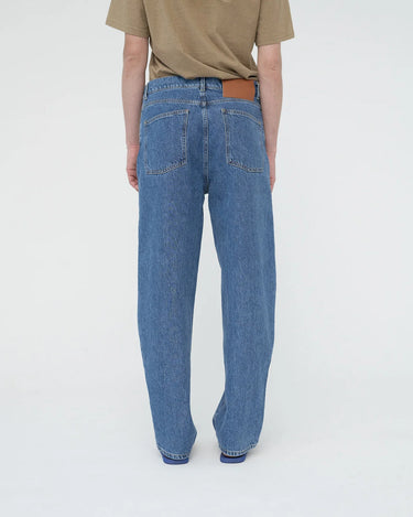 Hemp Cotton Barrel Jeans in Washed Blue