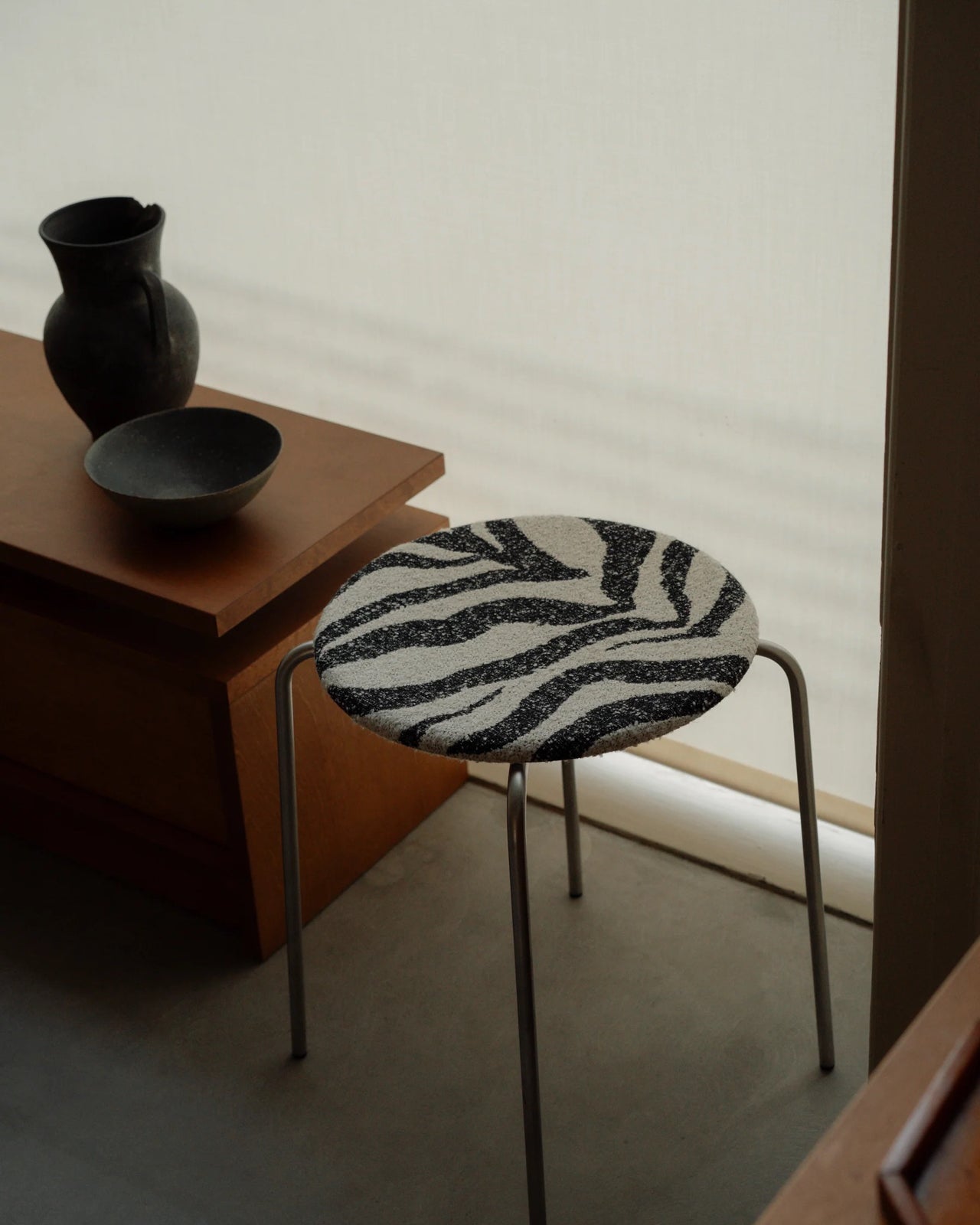 Petit Rond Stool | Stainless Steel / Zebra Fabric