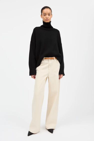 Silene T-Neck | Black