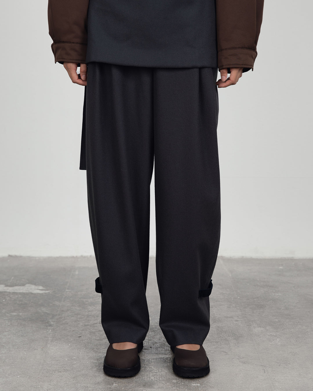 Solid Wide Tuck Wool Pants | Charcoal